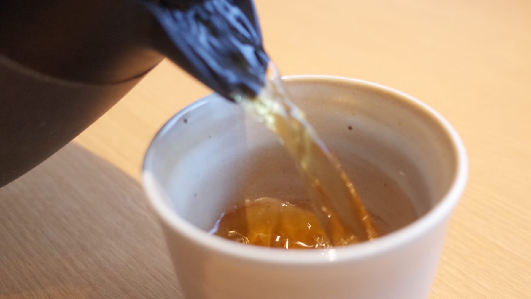 ポッドで注ぐ麦茶